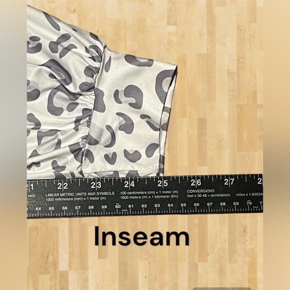 NWOT Women’s Size Medium Cheetah Print Polyester Long Sleeve Top Bottom Sleepwea - Picture 10 of 10